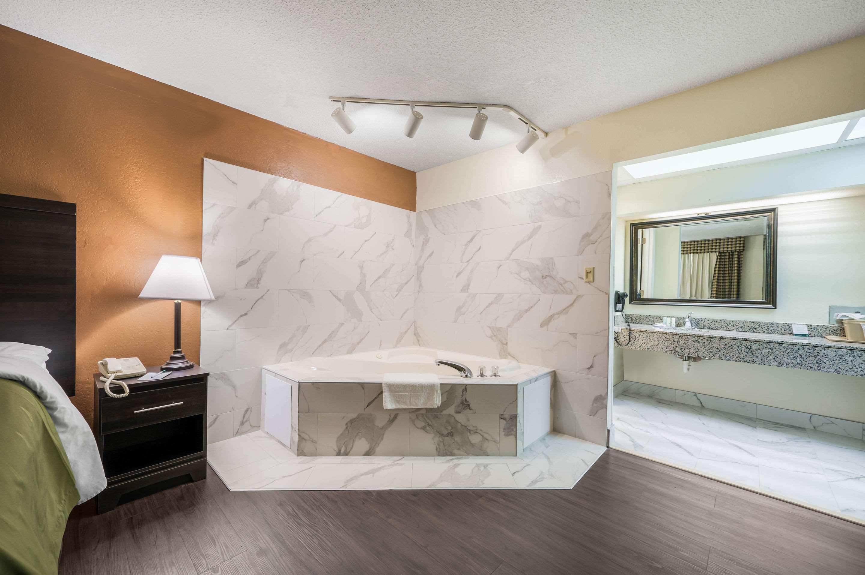 Quality Inn & Suites Corinth West Kültér fotó