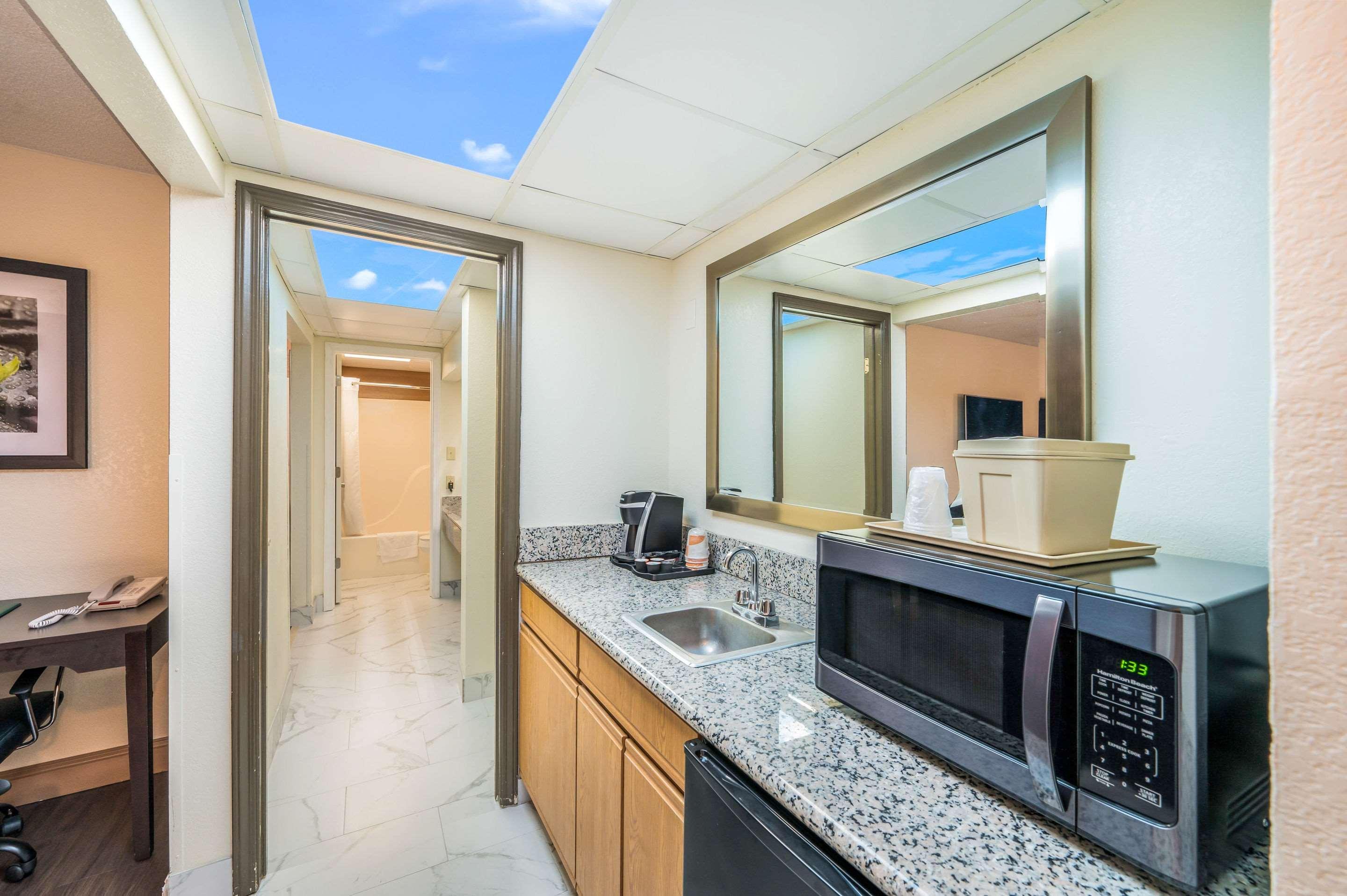 Quality Inn & Suites Corinth West Kültér fotó