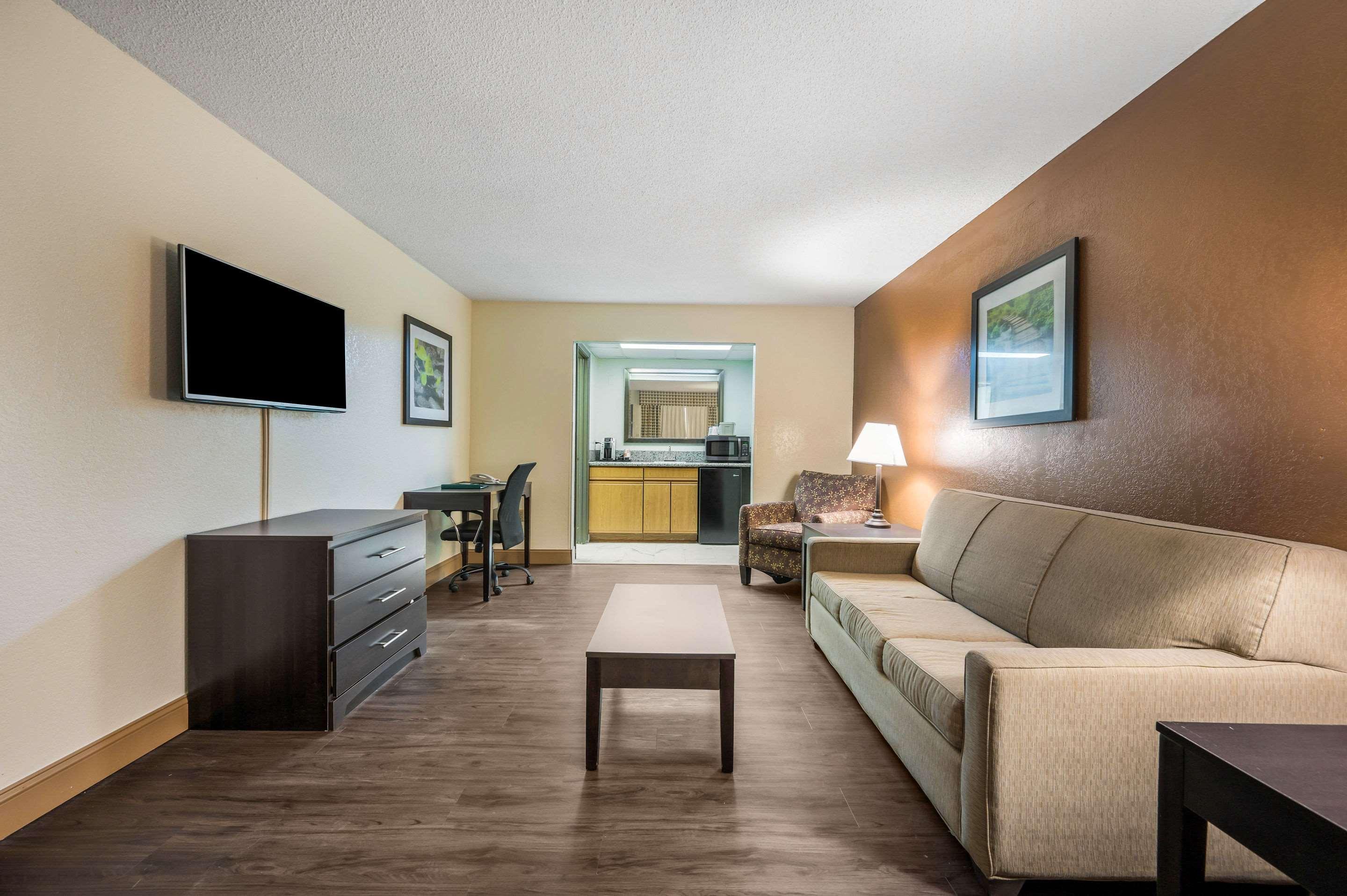 Quality Inn & Suites Corinth West Kültér fotó